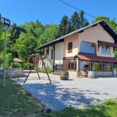 Pocitniska Hisa Parkfield Dragovan Metlika Exteriér fotografie
