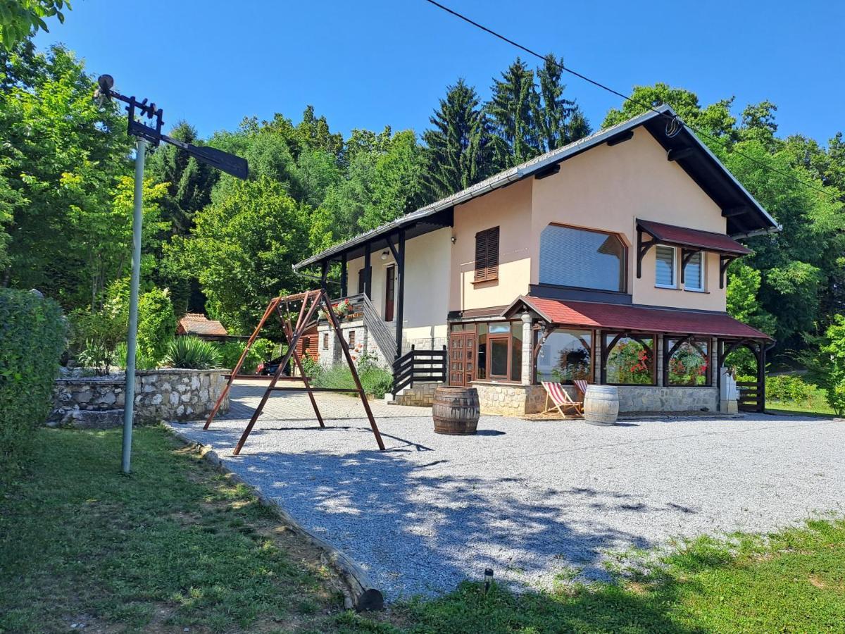 Pocitniska Hisa Parkfield Dragovan Metlika Exteriér fotografie