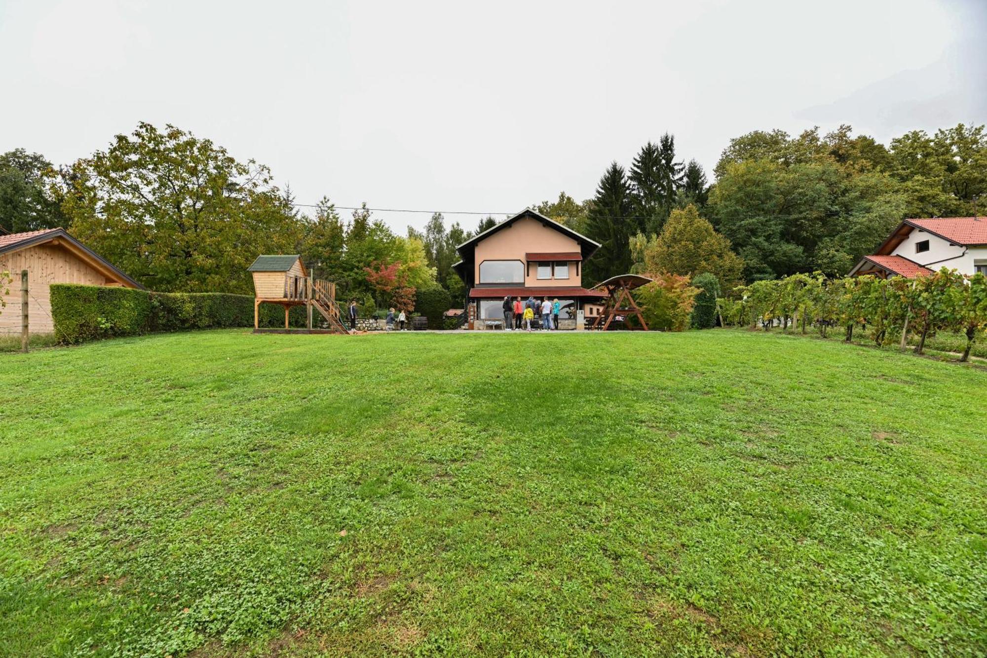 Pocitniska Hisa Parkfield Dragovan Metlika Exteriér fotografie